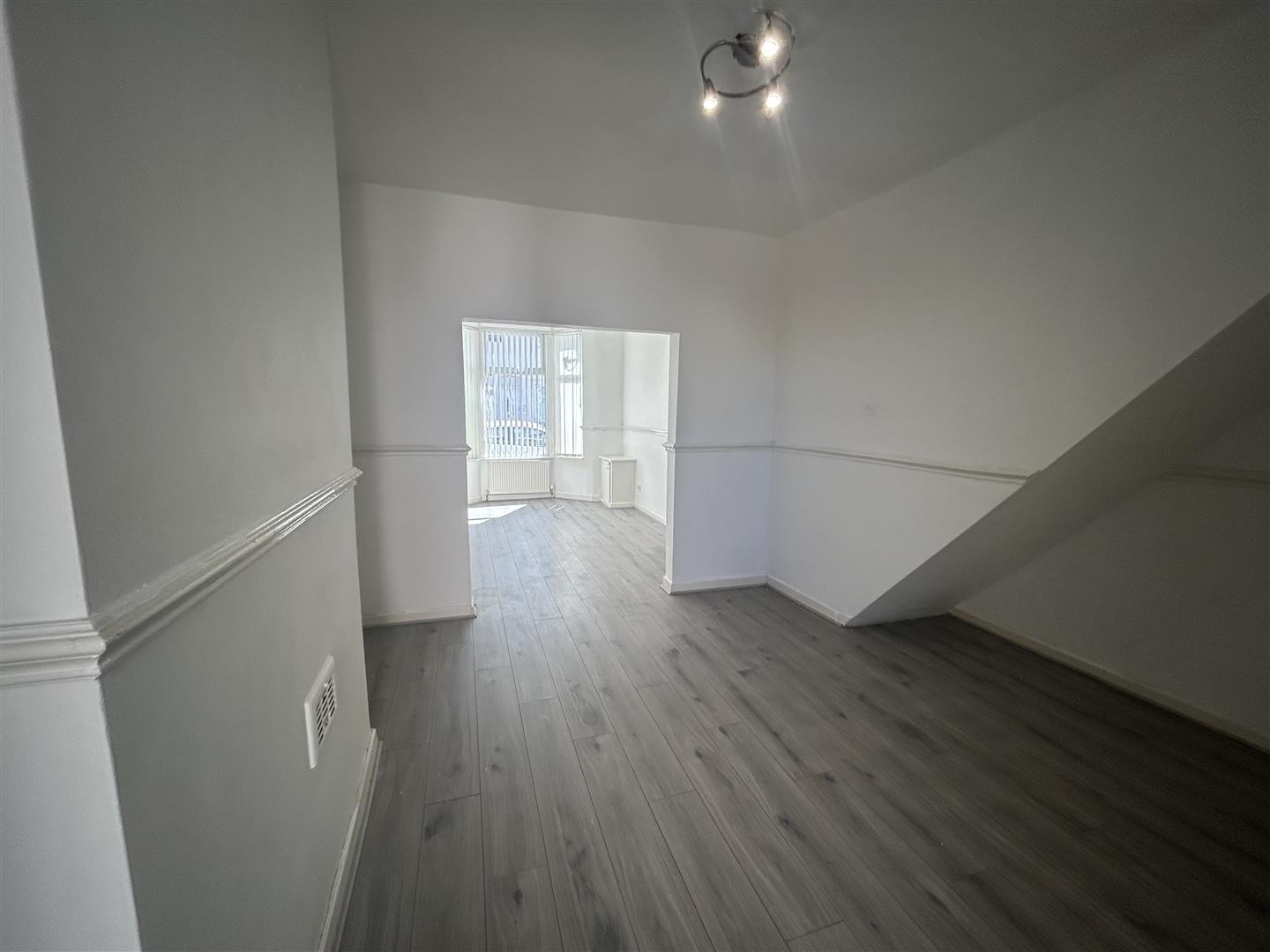 3 Bedroom House To Rent image 4